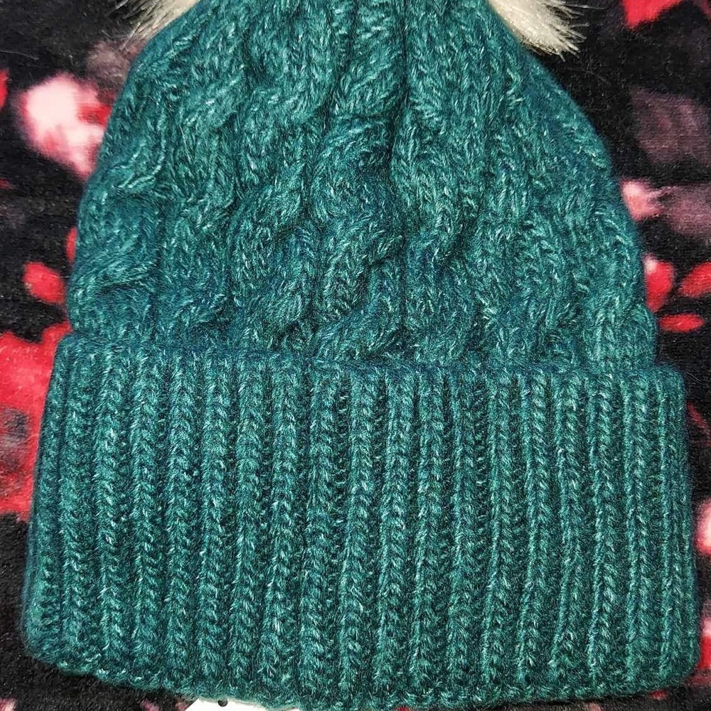 Abercrombie and Fitch Pom Pom Beanie NWT - Picture 3 of 6